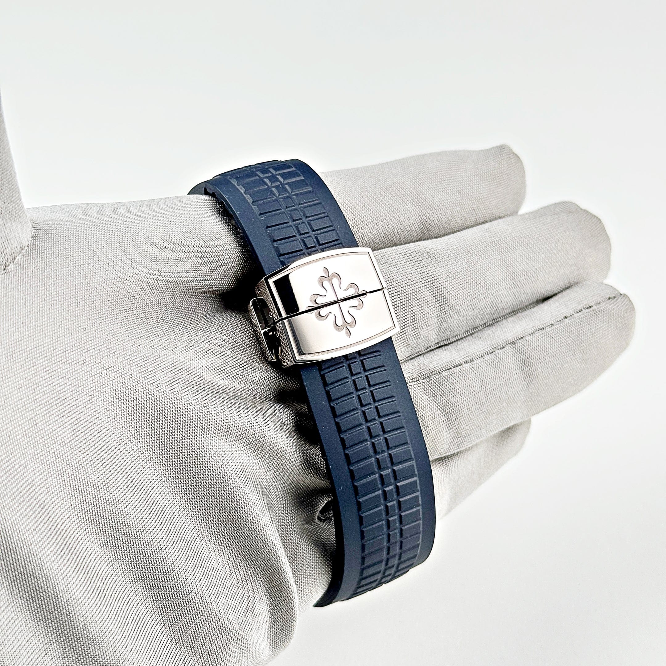 Patek Philippe Aquanaut 5168G-001 White Gold Blue Dial (2021)